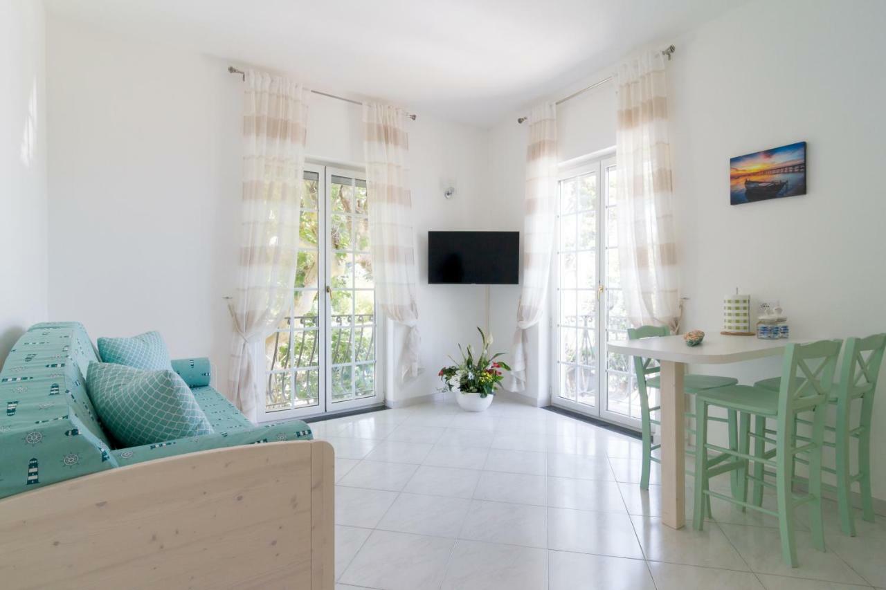 Aquamarine Relaxing Capri Suites מראה חיצוני תמונה