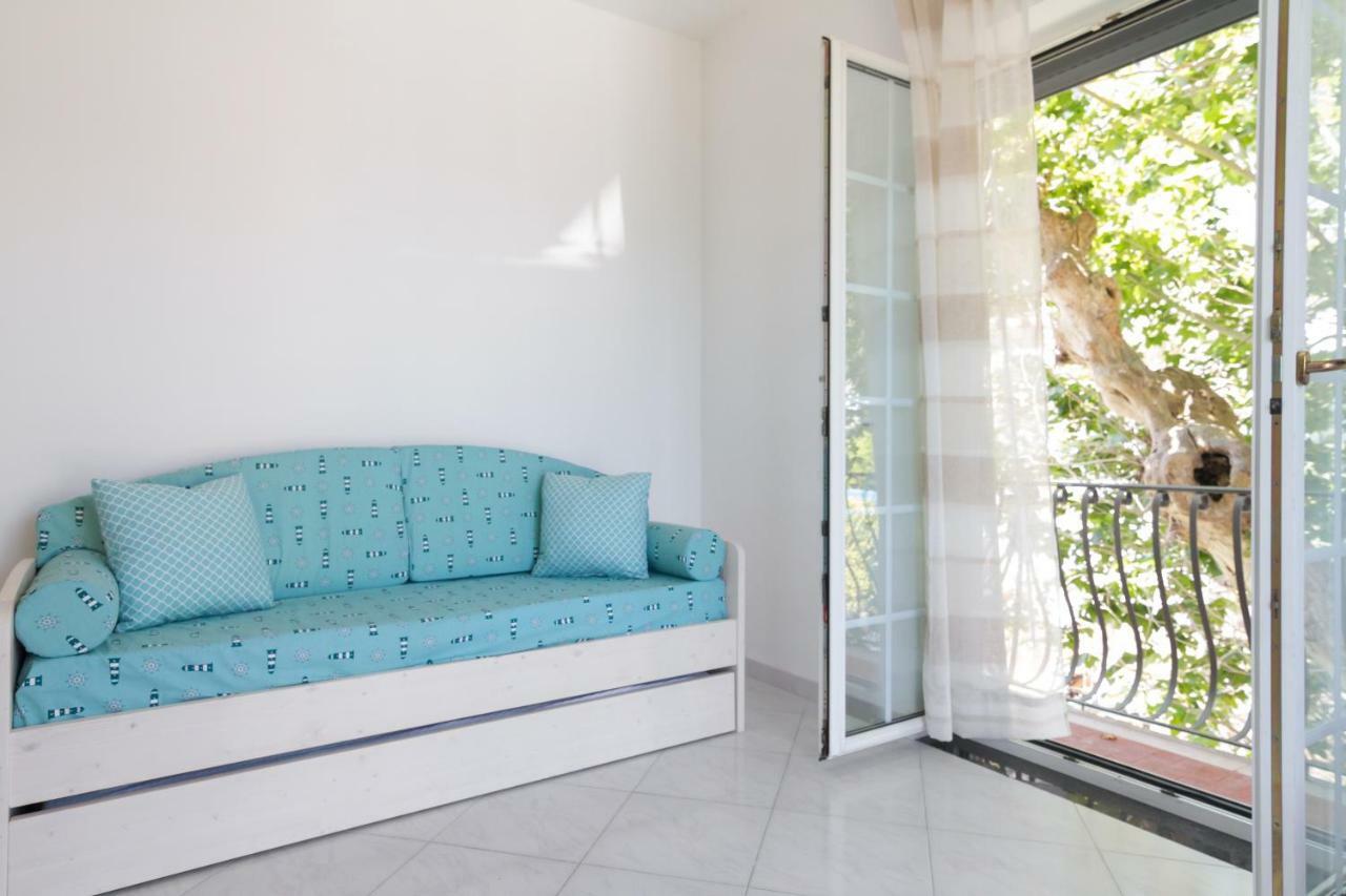 Aquamarine Relaxing Capri Suites מראה חיצוני תמונה