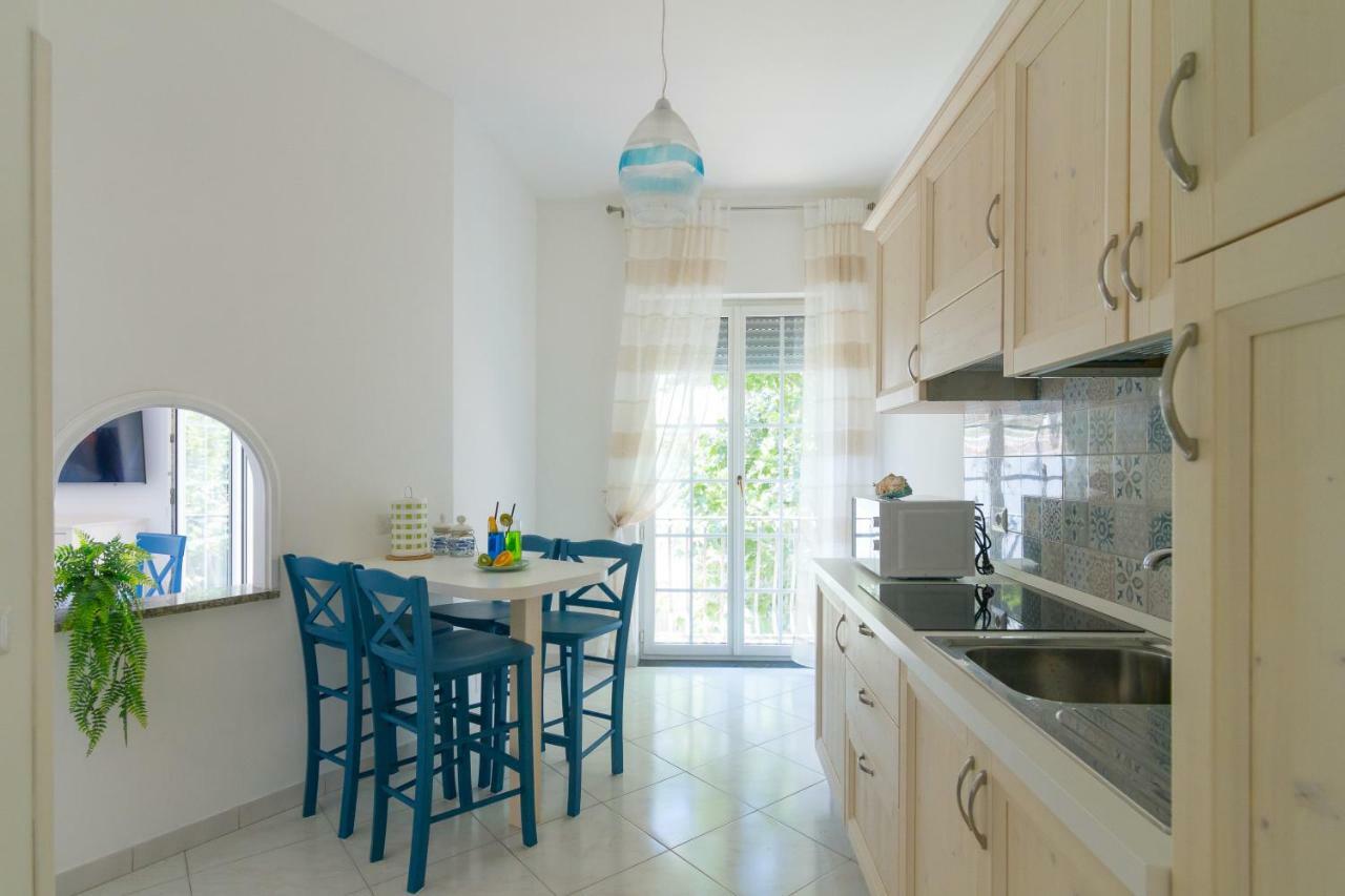 Aquamarine Relaxing Capri Suites מראה חיצוני תמונה