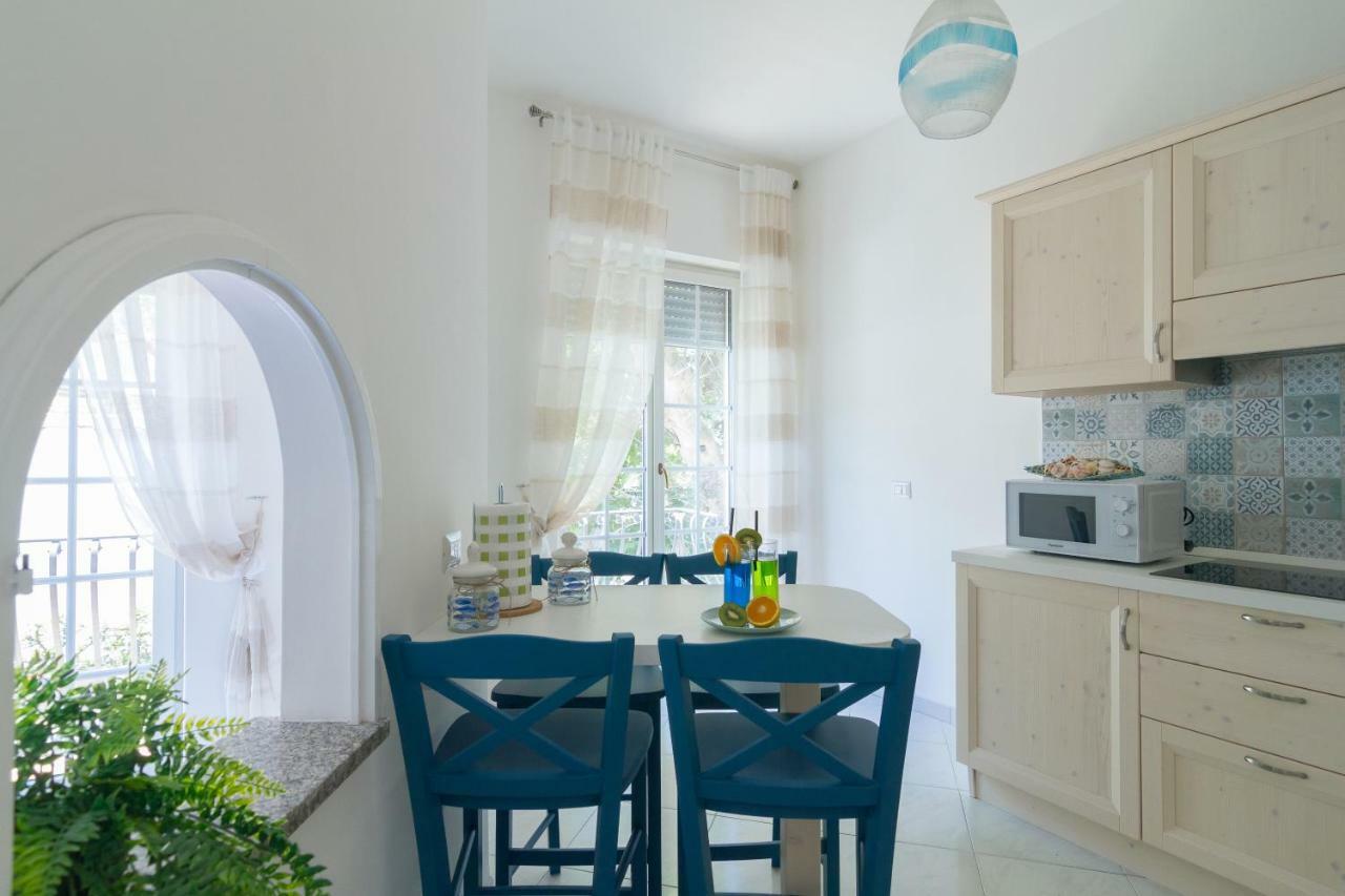 Aquamarine Relaxing Capri Suites מראה חיצוני תמונה